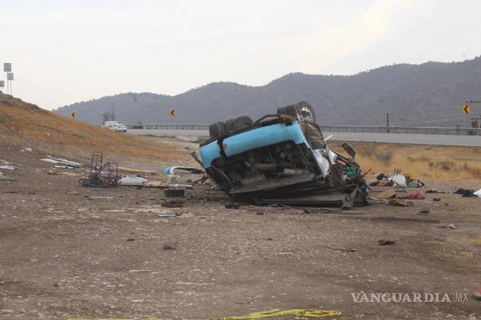 Camionazo mata a tres comerciantes de Monclova; hay 16 heridos