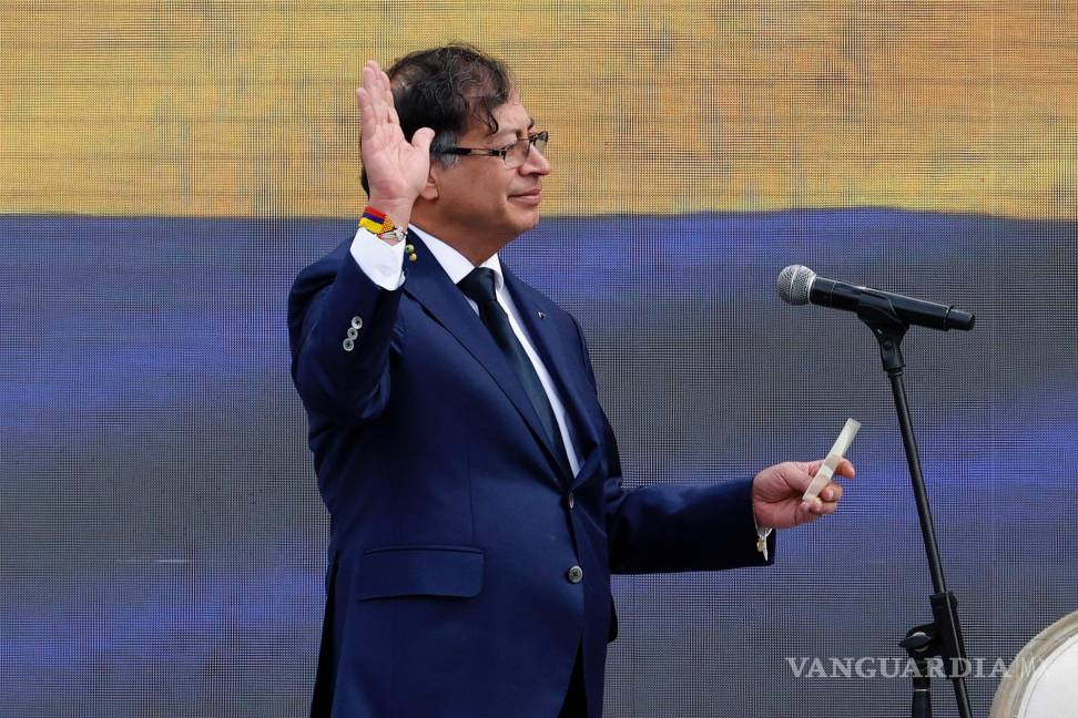 $!El presidente de Colombia, Gustavo Petro, juramenta su cargo para el período 2022-2026 en la Plaza Bolívar de Bogotá, Colombia.