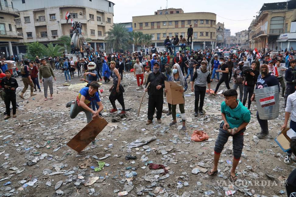 $!Fuerzas de Irak asesinan a 27 personas al tratar de detener protestas; manifestantes queman el consulado de Irán
