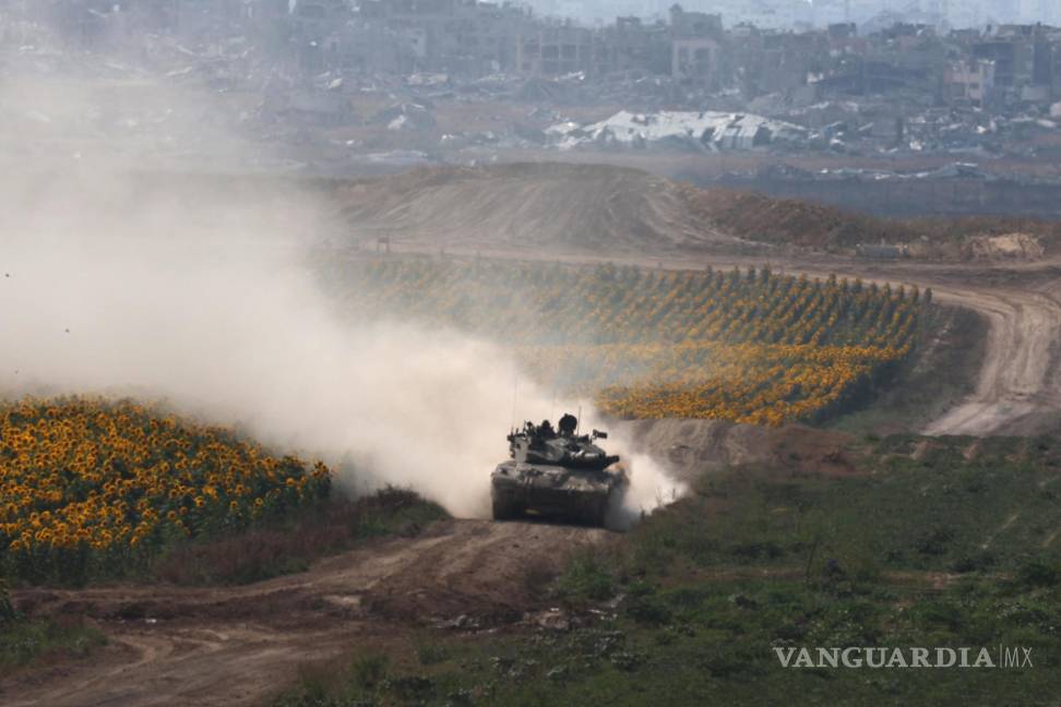 $!Un tanque israelí circula en un lugar no revelado en el sur de Gaza.
