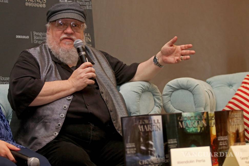 George R.R. Martin se sienta en el trono de Guadalajara