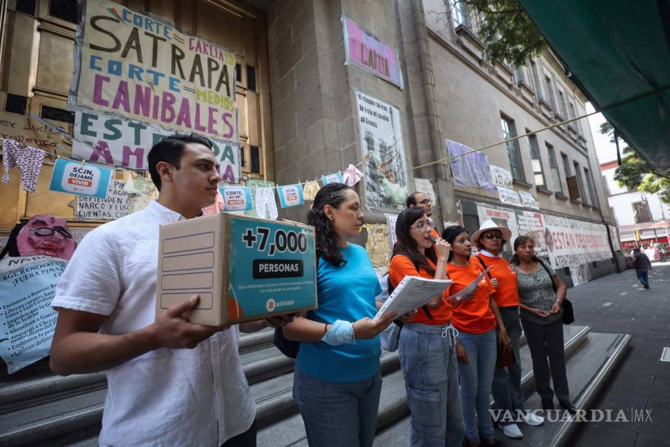 $!Integrantes de la organización Pasos por la vida se manifiestan contra el aborto en la Suprema Corte de Justicia de la Nación de Ciudad de México.