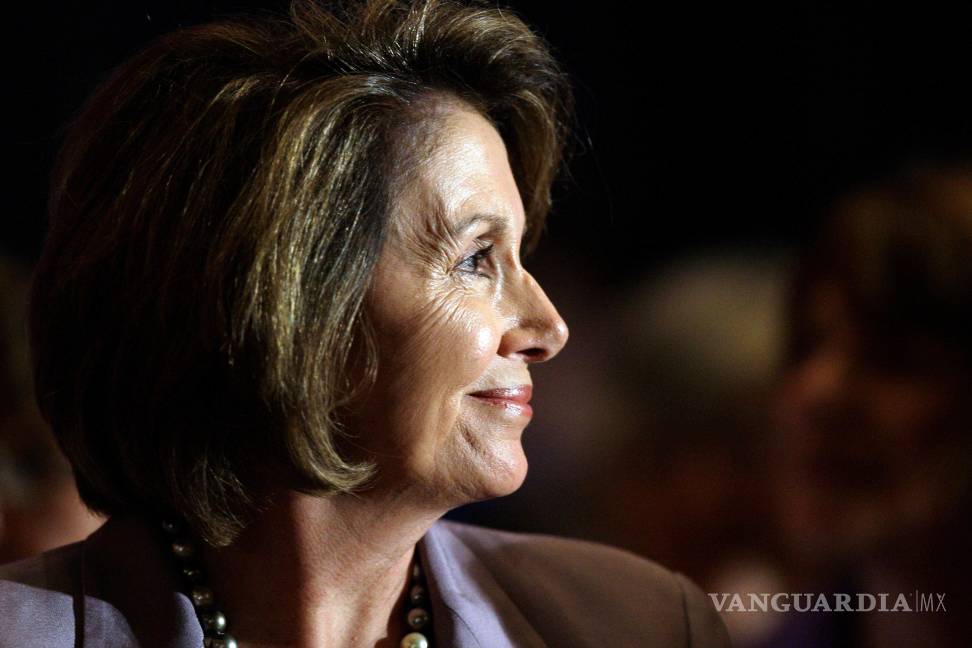 $!La presidenta de la Cámara de Representantes, Nancy Pelosi, en la gala de la Convención de Emily’s List de 2008 en la Convención Nacional Demócrata en Denver.