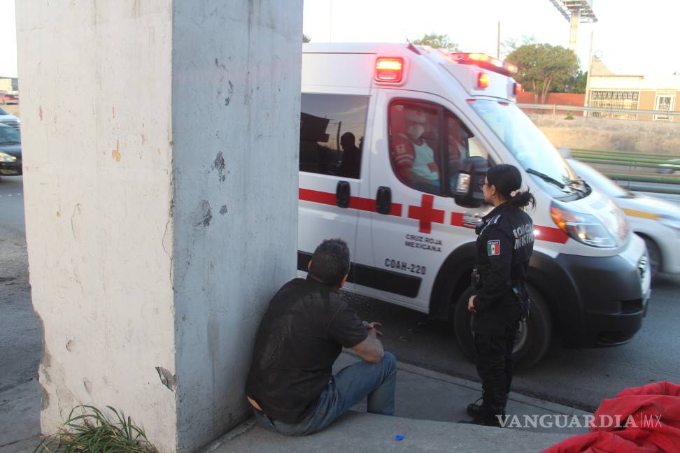 Albañil ebrio sufre fuerte caída tras ser desalojado en Saltillo