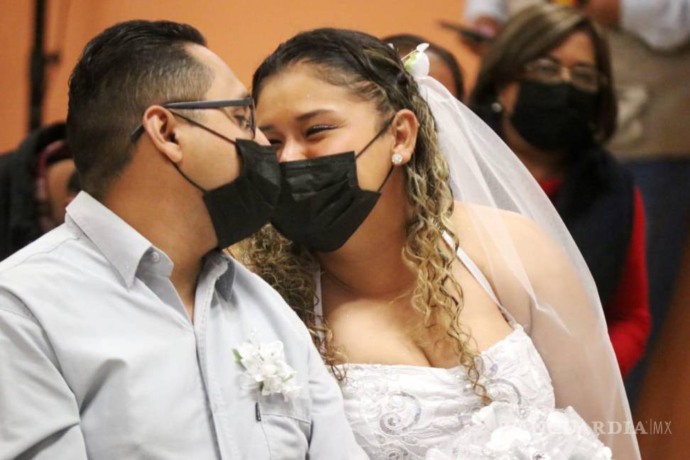 $!Un total de siete parejas unieron sus vidas en matrimonio civil en las bodas comunitarias de Sabinas.