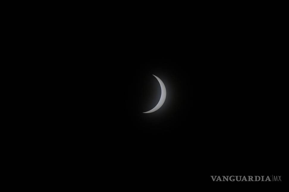 Así cautiva, maravilla y asombra el eclipse solar desde Mazatlán hasta la isla de Terranova (fotos)