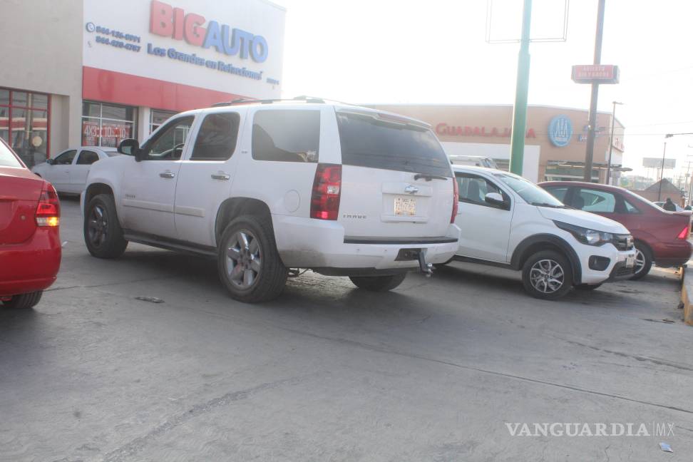Camioneta derriba a repartidor de comida en Saltillo