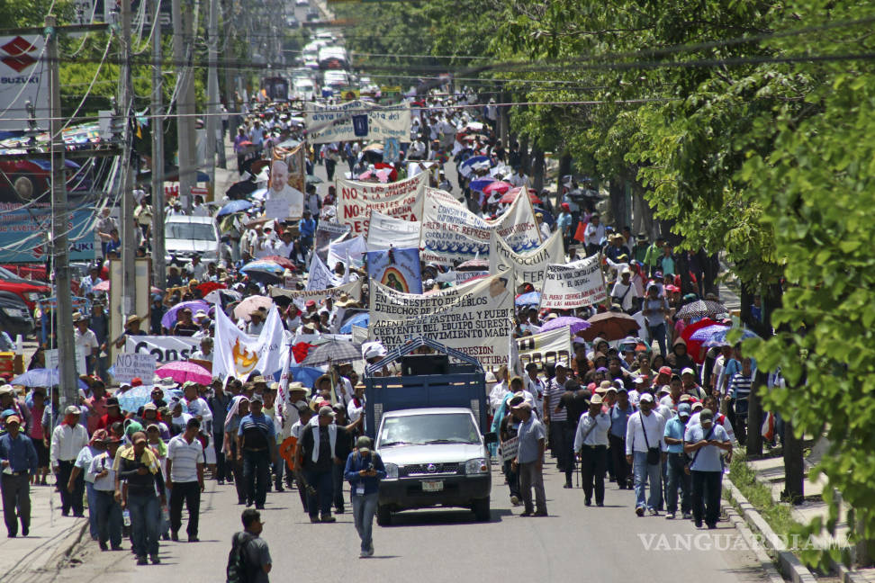 $!Diálogo, no desalojos, piden obispos de Chiapas