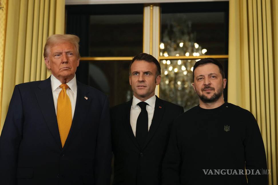 $!El presidente francés, Emmanuel Macron con el presidente electo Donald Trump y el presidente ucraniano, Volodímir Zelenski en el Palacio del Elíseo en París.