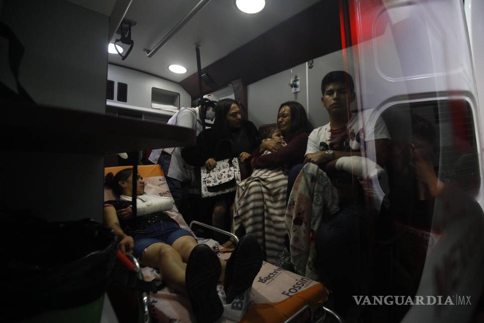 Accidente tras una falla mecánica y volcadura deja cuatro personas lesionadas en Saltillo