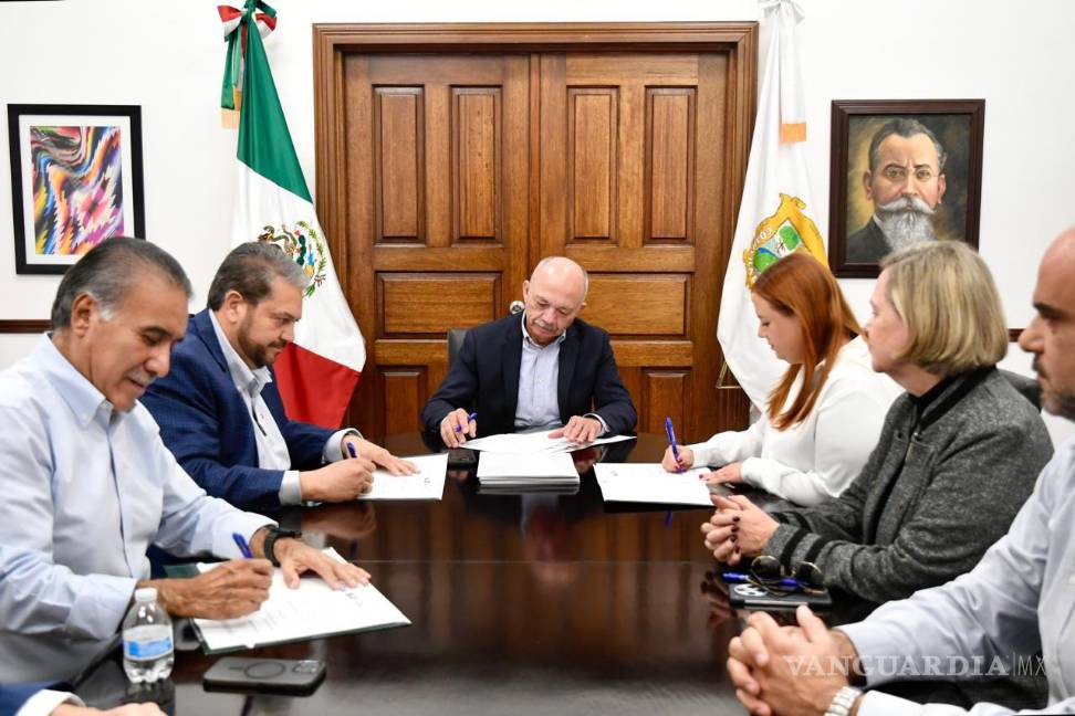 $!Los alcaldes de Arteaga y Ramos Arizpe firmaron el acuerdo junto al Gobierno del Estado.