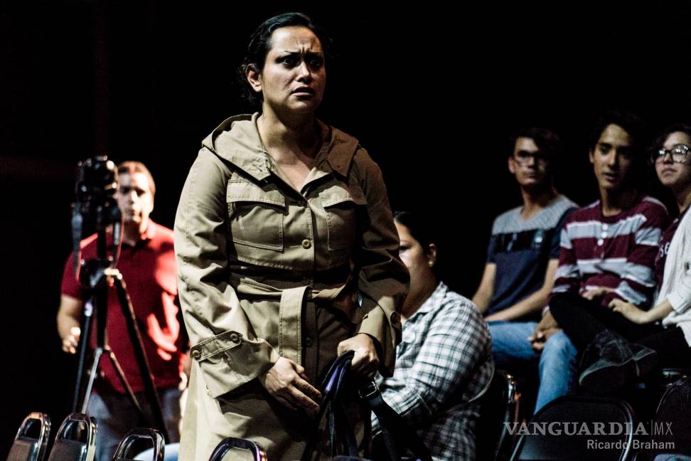 $!Teatro saltillense presenta el dolor humano y un futuro prometedor