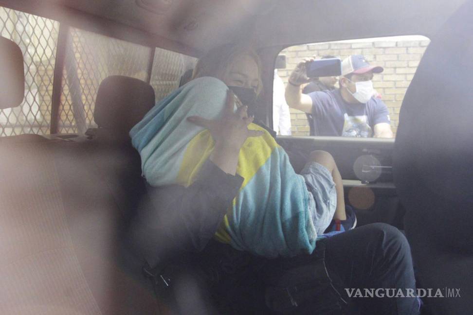 $!El menor fue llevado a una patrulla de las autoridades municipales.