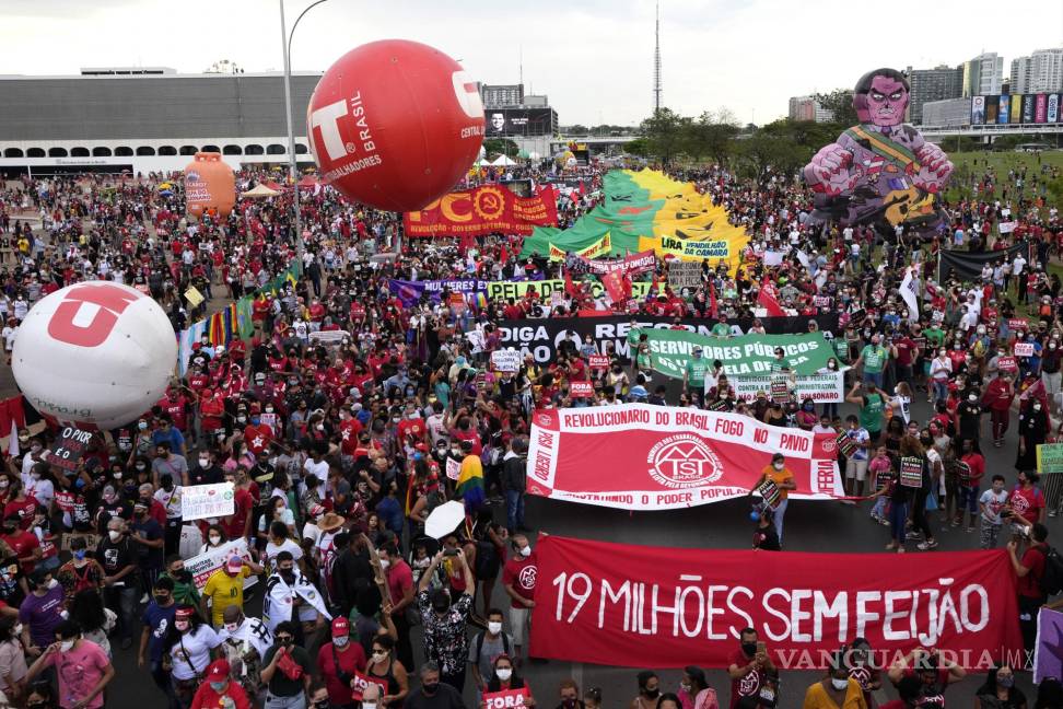 $!Cerca de 130 peticiones de juicio político han sido presentadas desde el inicio del gobierno de Bolsonaro, pero el presidente de la cámara baja, Arthur Lira, y su predecesor se han negado a abrir un proceso.