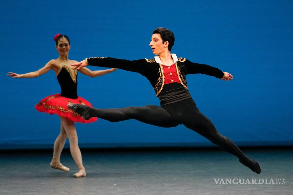 Así es como bailarines de varios países buscan un lugar en el Teatro Bolshoi de Moscú (fotos)