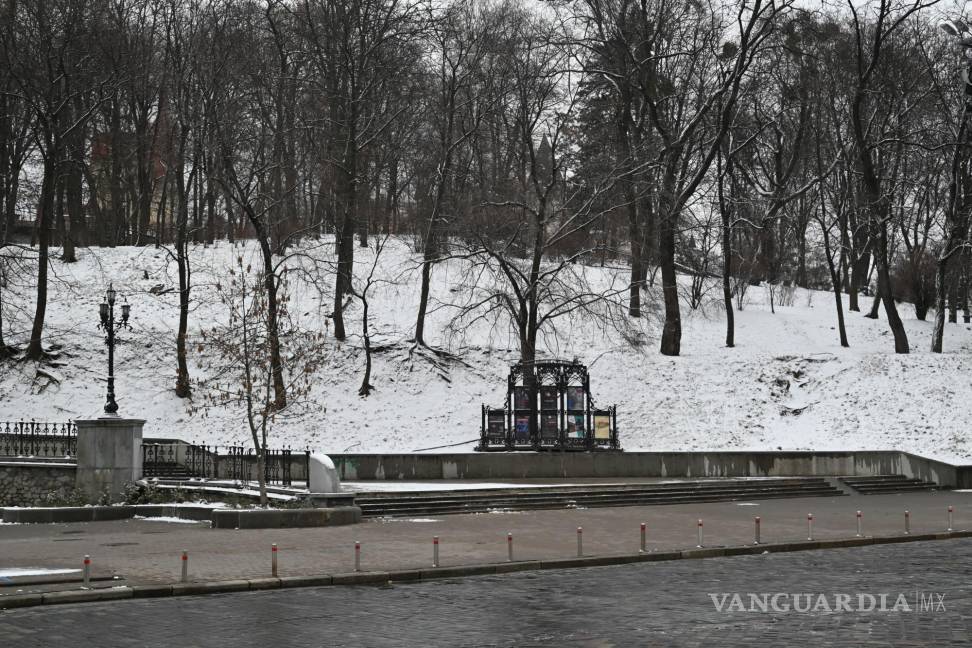 $!Vista de una colina nevada en las inmediaciones de Kiev. EFE/Ignacio Ortega