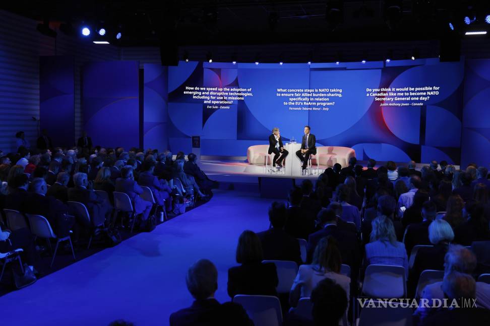 $!El secretario general de la OTAN, Mark Rutte habla ante el público en el foro público de la OTAN, en el margen de la cumbre de la organización en La Haya.