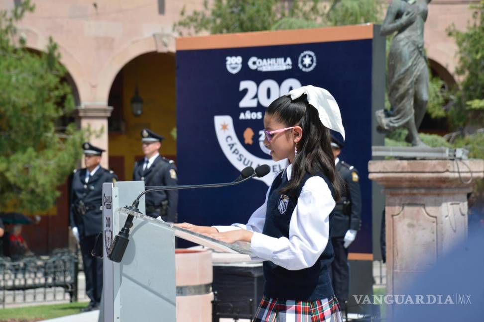 $!La cápsula recibió aportaciones únicas de cada municipio, incluyendo actas de cabildo y documentos históricos.