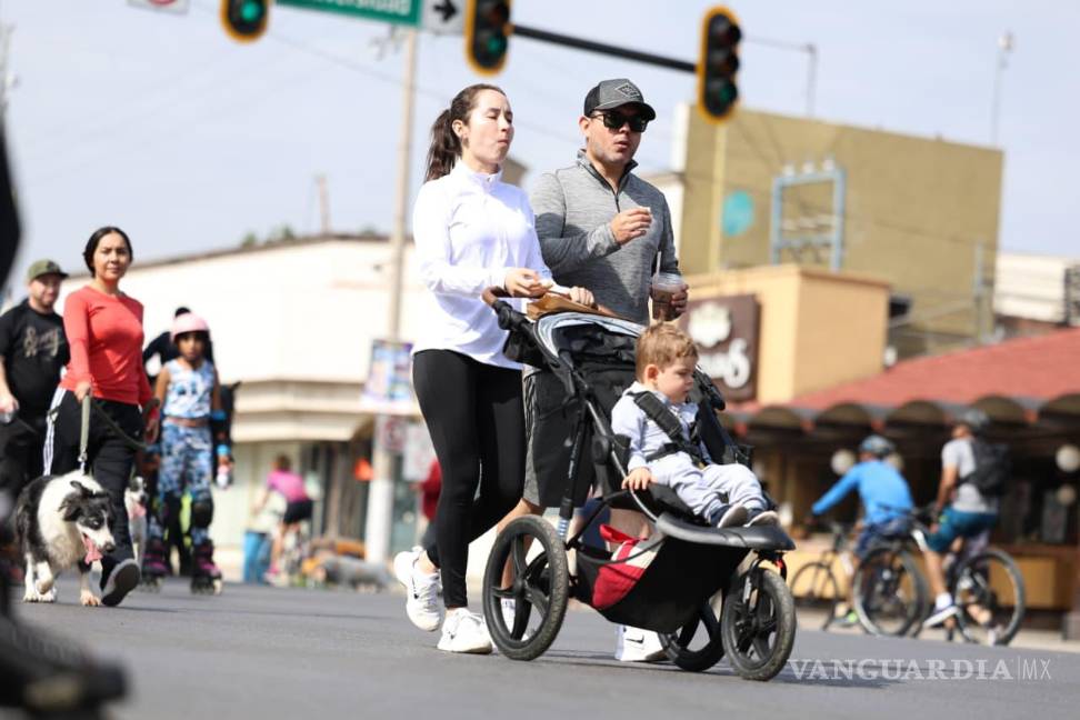 $!Los niños y jóvenes disfrutaron de espacios recreativos y actividades físicas durante el recorrido dominical.