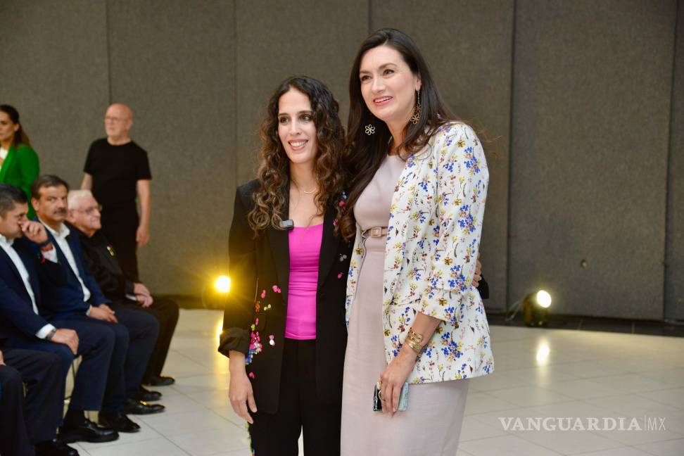 $!Rosario Sánchez convivió con lectores de VANGUARDIA durante la presentación de su libro.