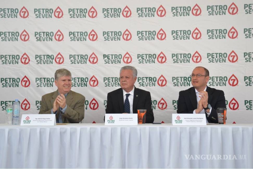 $!Acude Jorge Zermeño a lanzamiento de nueva imagen de estaciones Petro 7 en Torreón