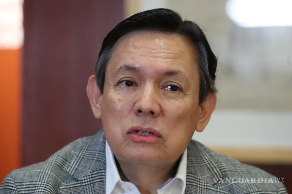 $!El especialista en infectología Sigfrido Rangel, durante una rueda de prensa en el Museo Franz Mayer de Ciudad de México.