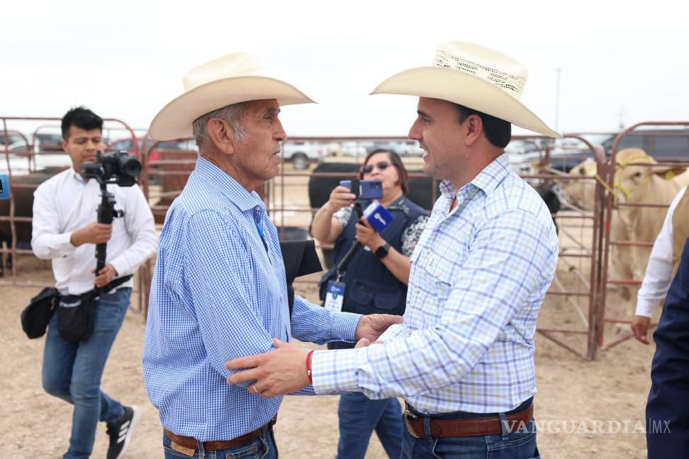 $!El gobernador Manolo Jiménez reafirmó su compromiso con las familias del campo, asegurando que el Gobierno de Coahuila sigue siendo un aliado firme para el fortalecimiento del sector agropecuario del estado.