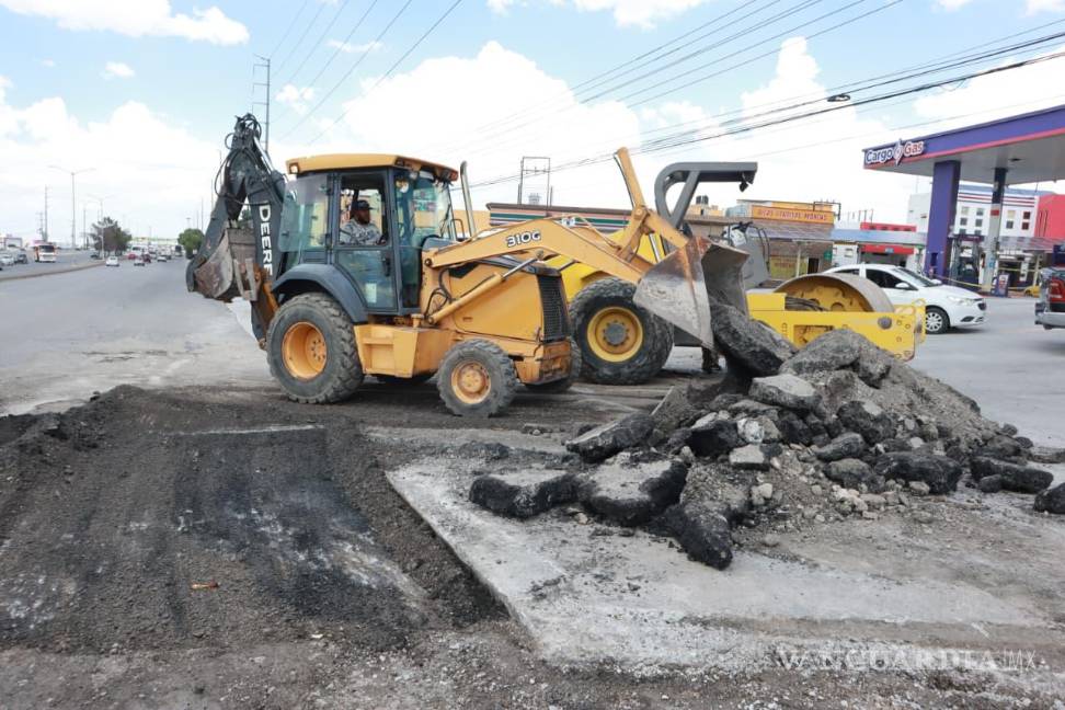 $!Nuevamente las lluvias levantaron el pavimento en el cruce del bulevar Antonio Cárdenas y avenida Las Teresitas.