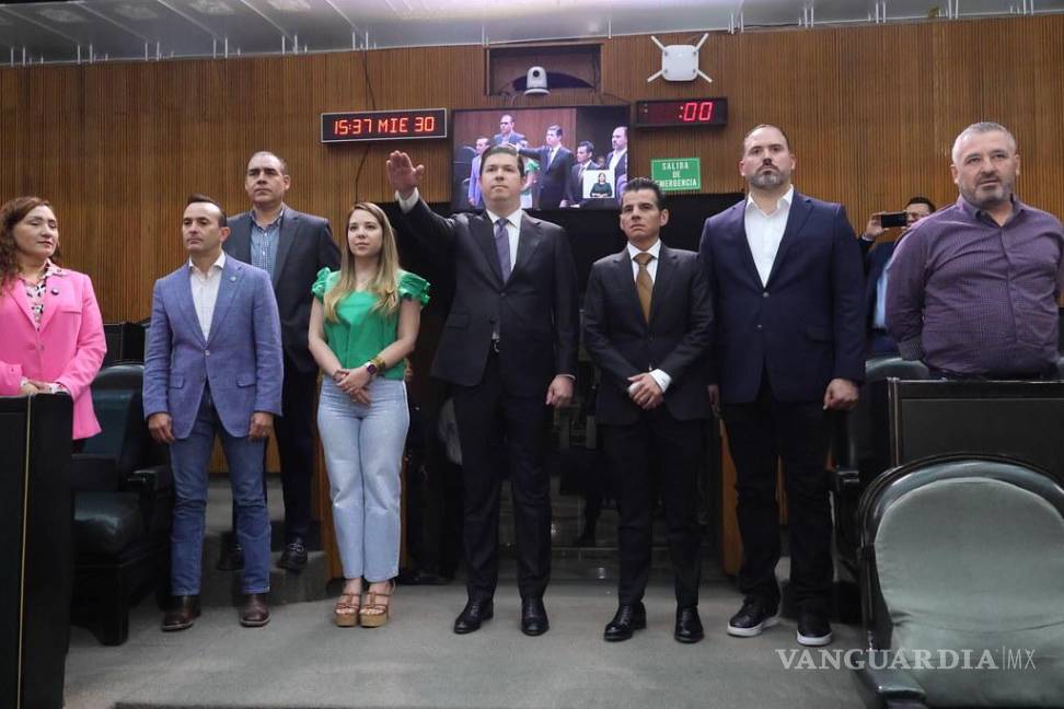 $!Carlos Eduardo Mendoza Cano, al rendir protesta como Consejero de la Judicatura de NL ante el Congreso del Estado.