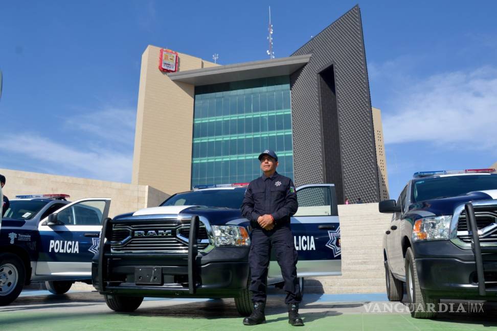 $!Jorge Zermeño entrega 35 patrullas nuevas a Torreón