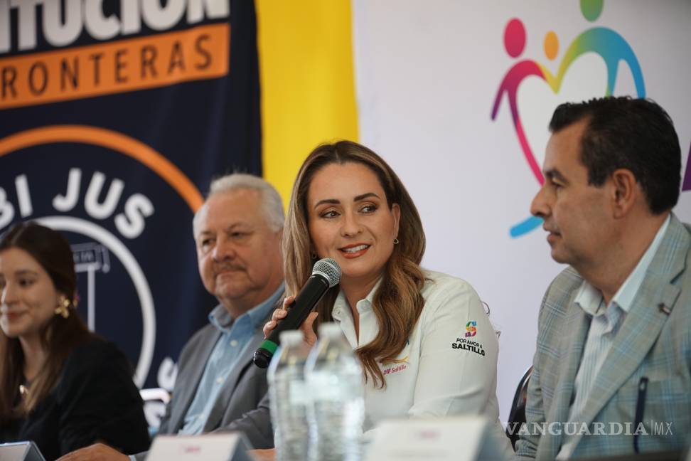 $!Luly López, presidenta honoraria del DIF, destacó que estas acciones ponen a la niñez en el centro de las políticas y programas del DIF.