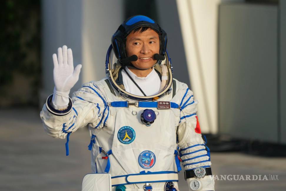 $!Chinese astronaut Gui Haichao waves during a send-off ceremony for his manned space mission at the Jiuquan Satellite Launch Center in northwestern China, Tuesday, May 30, 2023. (AP Photo/Mark Schiefelbein)
