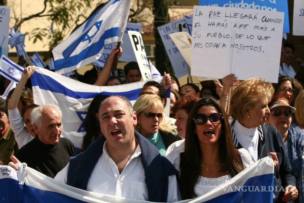 $!Ciudadanos de origen israelí en nuestro país junto con simpatizantes organizaron en una protesta en las afueras de la embajada de Israel en Lomas de Chapultepec.
