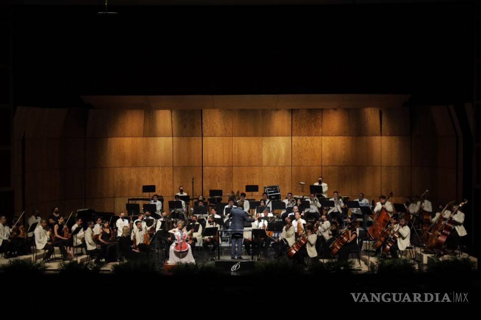 $!Saltillo, Coah. Mex. 24 de marzo del 2022 Concierto de la Orquesta Filarmónica del Desierto con la participación estelar de la chelista María Coll