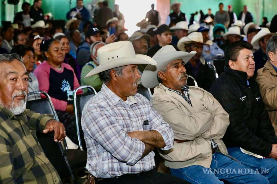 $!Habitantes de por lo menos 40 ejidos de Saltillo acudieron a la Jornada de Atención de Asuntos Agrarios en la comunidad de Presa de San Pedro.