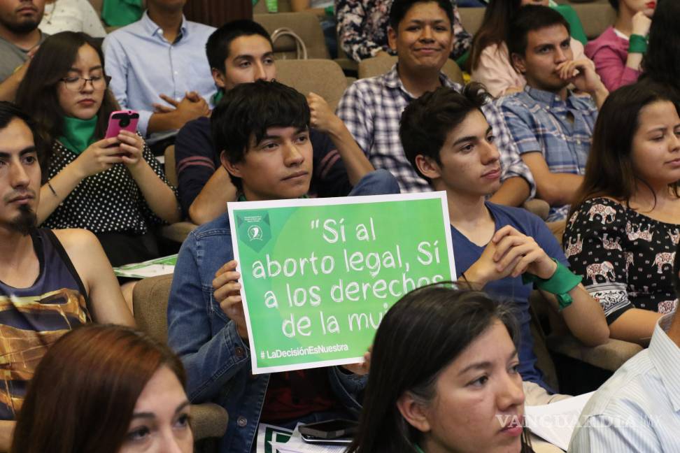 Realizan foro a favor del aborto en Saltillo