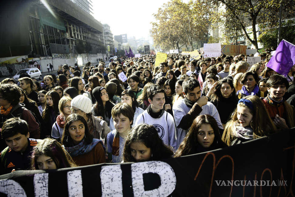 $!Miles protestan en Chile contra la violencia de género