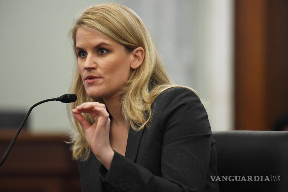 $!Frances Haugen comparece ante el Subcomité de Comercio, Ciencia y Transporte del Senado en el edificio de oficinas del Senado Russell en Washington, DC.. EFE/EPA/Matt McClain