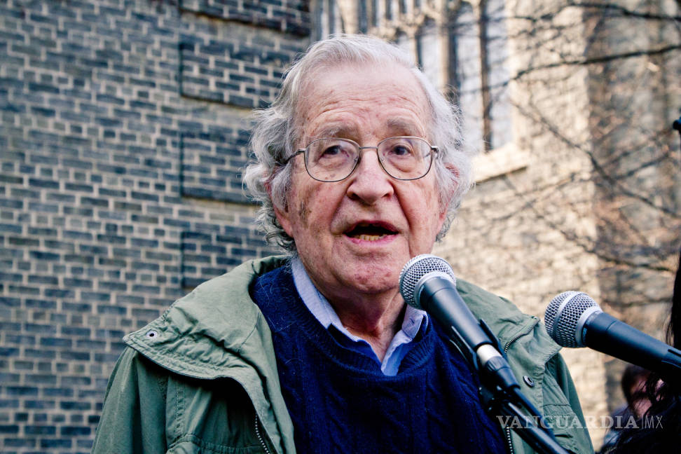 $!Es el momento más crítico en la historia de la humanidad: Chomsky