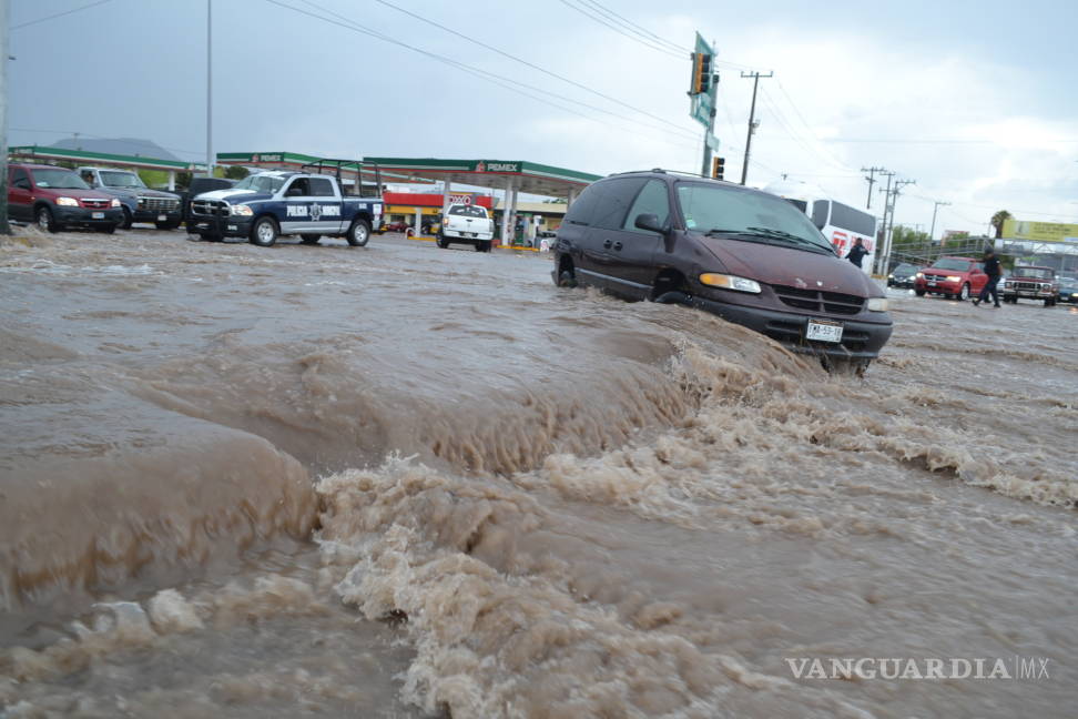$!Inunda tromba sur de Saltillo; autoridades reportan saldo blanco