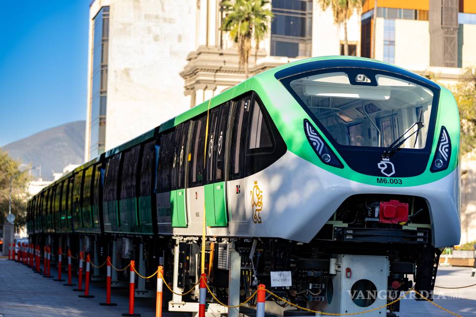 Presume Samuel García trenes del monorriel que se construye en NL