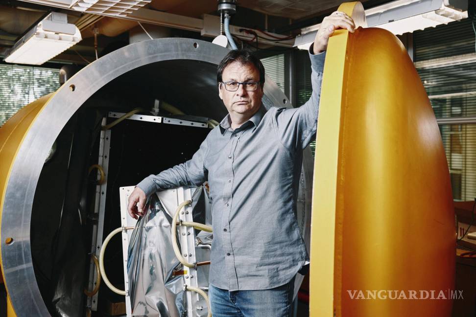 $!Frank Keutsch, profesor de ciencias atmosféricas de Harvard, en su laboratorio de Cambridge, Massachusetts.