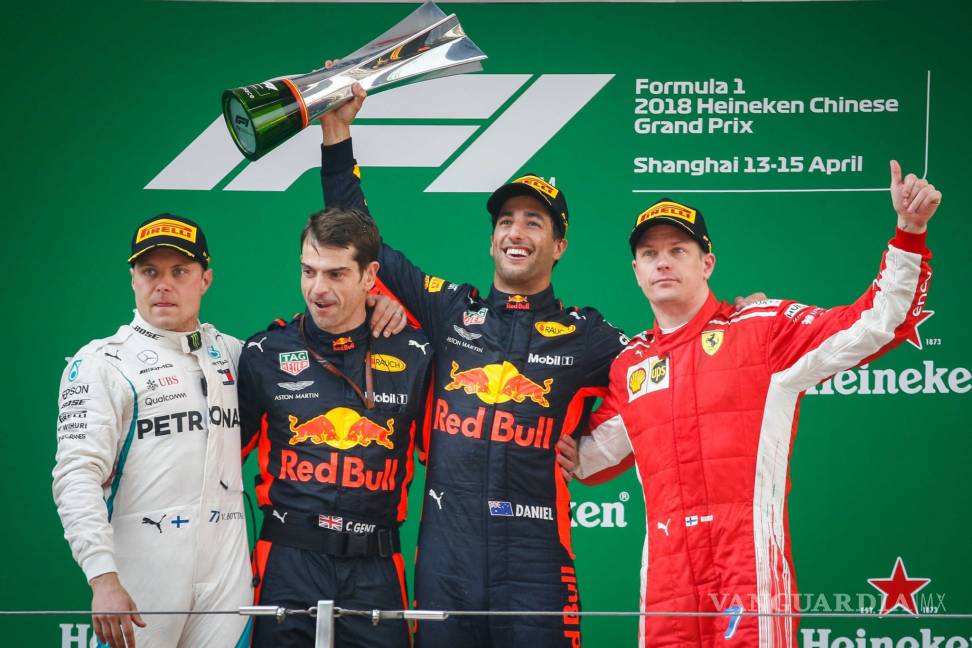 $!Ricciardo se impone por sorpresa en GP de China; 'Checo' Pérez queda en doceavo