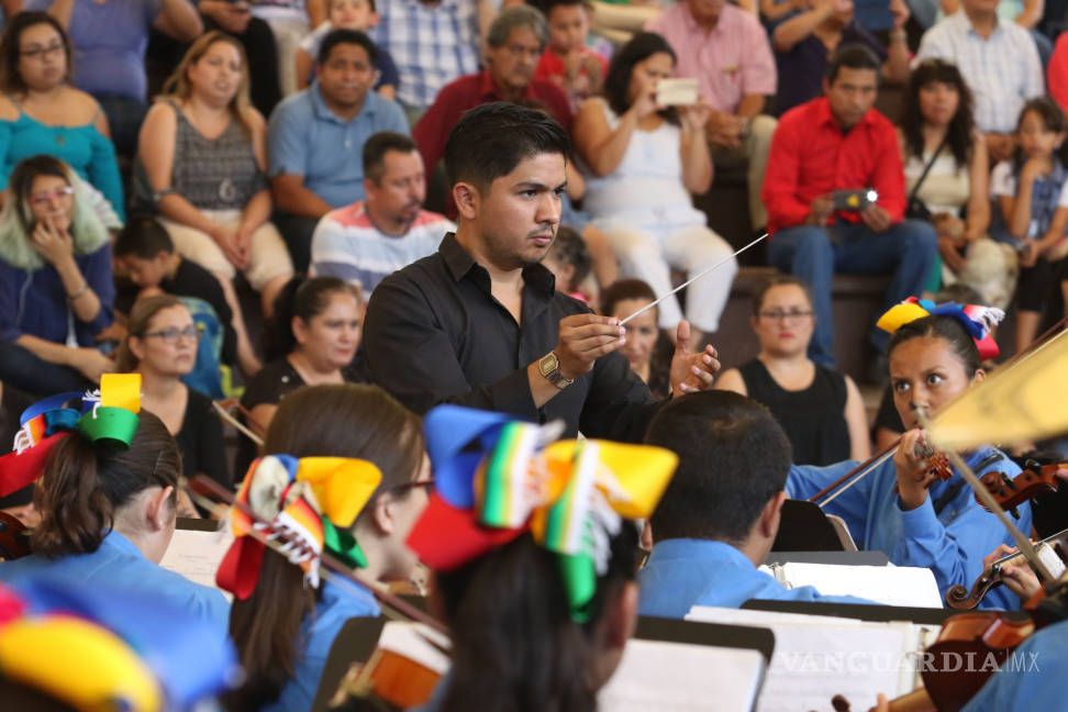 $!Orquesta Esperanza Azteca Saltillo sorprenden con espectacular concierto en El Chapulín