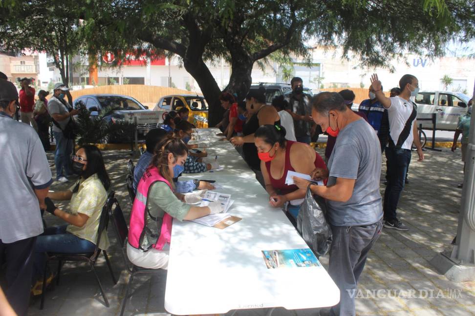 $!“Tenemos hambre”: Se manifiestan en Torreón y piden apoyos alimentarios
