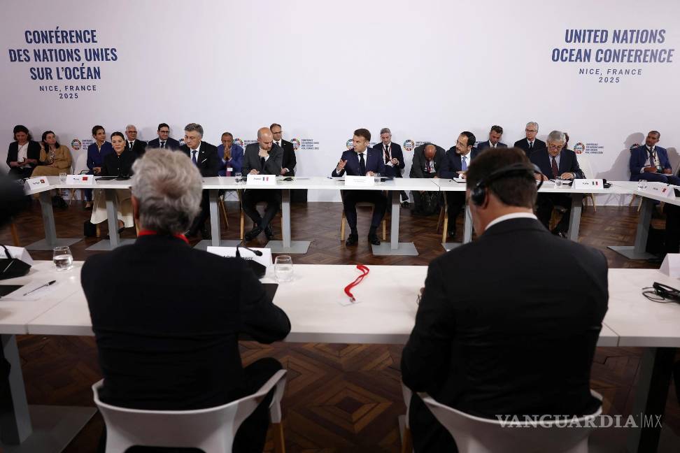 $!NICE (France), 09/06/2025.- French President Emmanuel Macron (C-R) and French Minister for Europe and Foreign Affairs Jean-Noel Barrot (C-L) attend the Summit for a Connected Mediterranean at the Prefecture during the third United Nations Ocean Conference (UNOC3) in Nice, France, 09 June 2025. (Francia, Niza) EFE/EPA/CHRISTIAN HARTMANN / POOL MAXPPP OUT