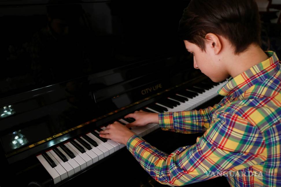 $!Alexander Vivero, el pianista mexicano de 12 años que sueña con la batuta