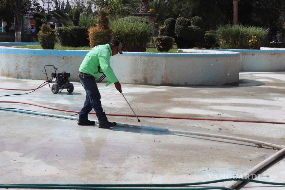 $!La aplicación de un recubrimiento especial sobre la superficie del lago busca crear un espacio más resistente y duradero, facilitando su mantenimiento a futuro.