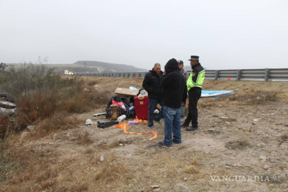 Volcadura sarandea a paisanos en el libramiento norponiente de Saltillo