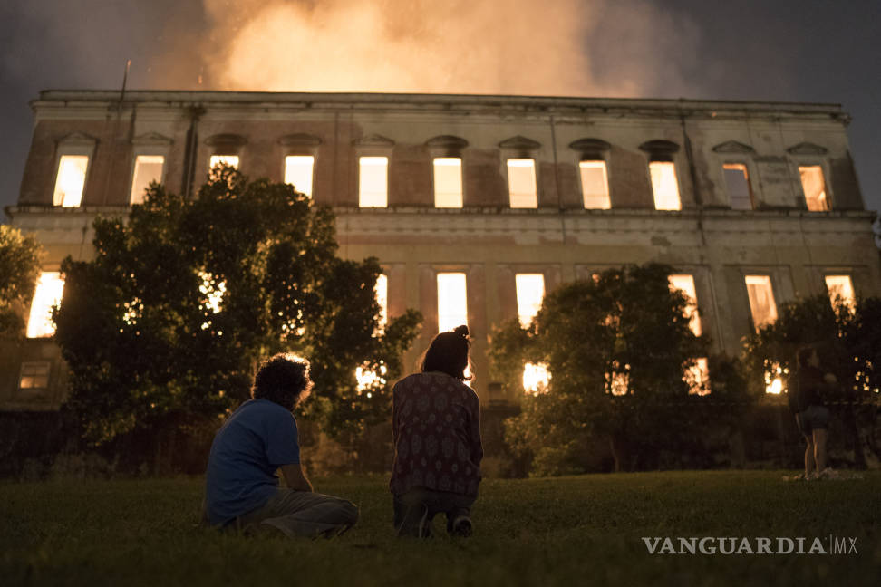 $!Voraz incendio destruye el Museo Nacional de Brasil y pierde gran parte de su acervo (Fotogalería)